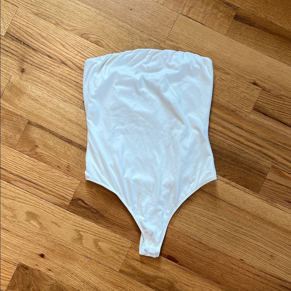 Vici // White Strapless Bodysuit